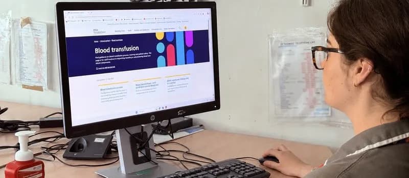NHS staff member using the new Guy's and St Thomas' intranet on a computer